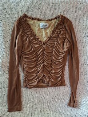 Linda Segal Vintage Caramel Brown Ruched V-Neck Long Sleeve Topinda